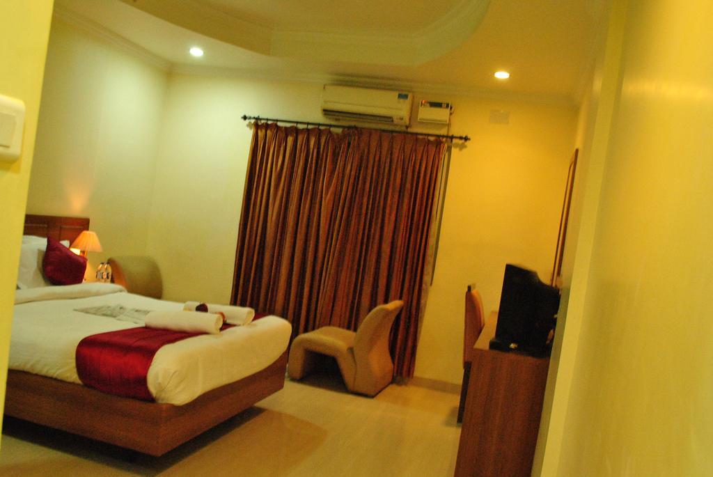 Hotel Sona'S Tiruchirappalli Buitenkant foto